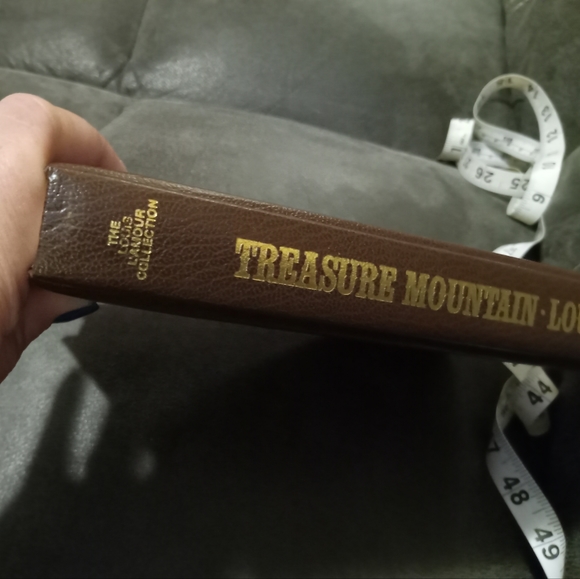1982 Faux leather Hardcover Treasure Mountain by: Louis L'Amour - Picture 9 of 14